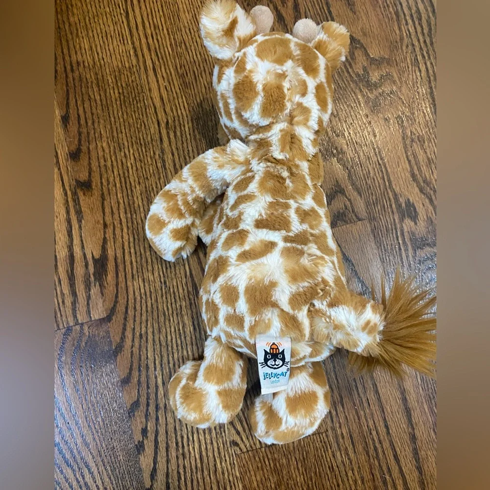 Jellycat Bashful Giraffe - Picture 2 of 3